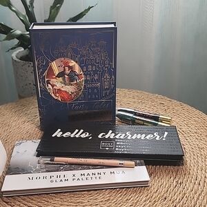 Eye makeup bundle, eyeshadow palettes, eyeliner